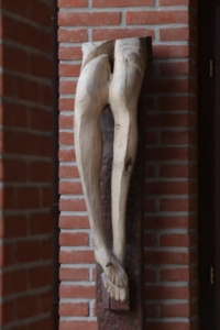 Crocefissione, 2004, legno di tiglio, 200x30x30 cm